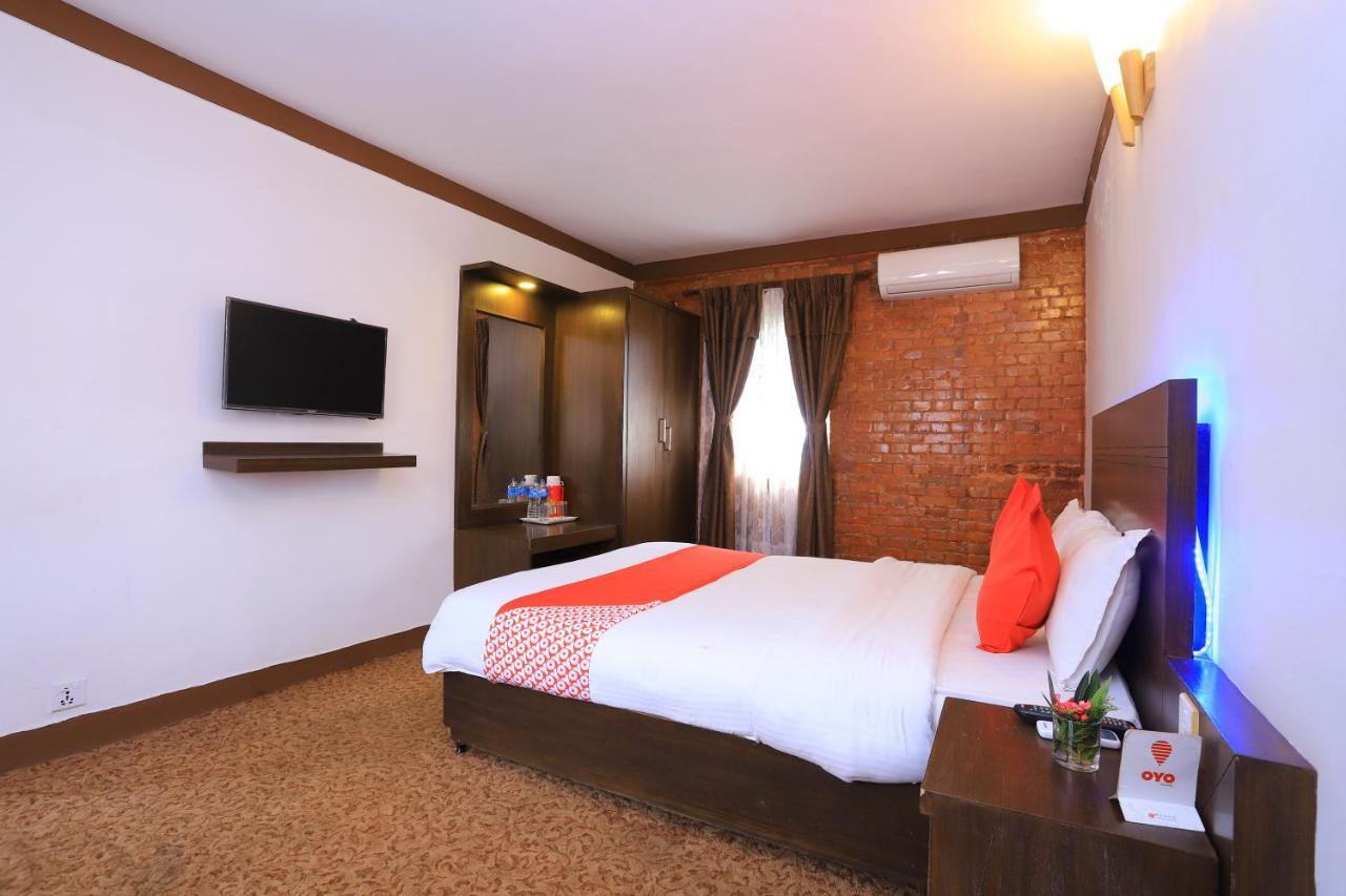 Oyo 591 Hotel Blue Moon Dharampur Kültér fotó