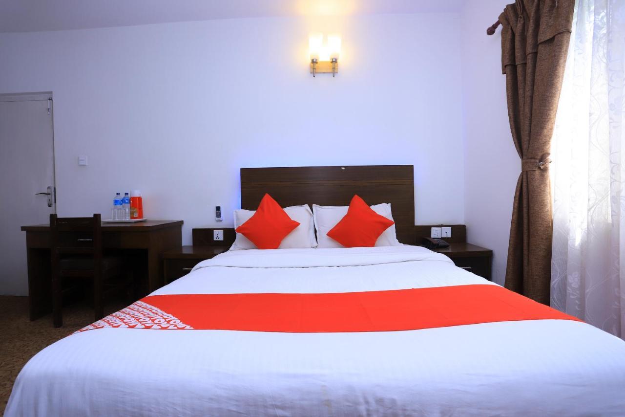 Oyo 591 Hotel Blue Moon Dharampur Kültér fotó