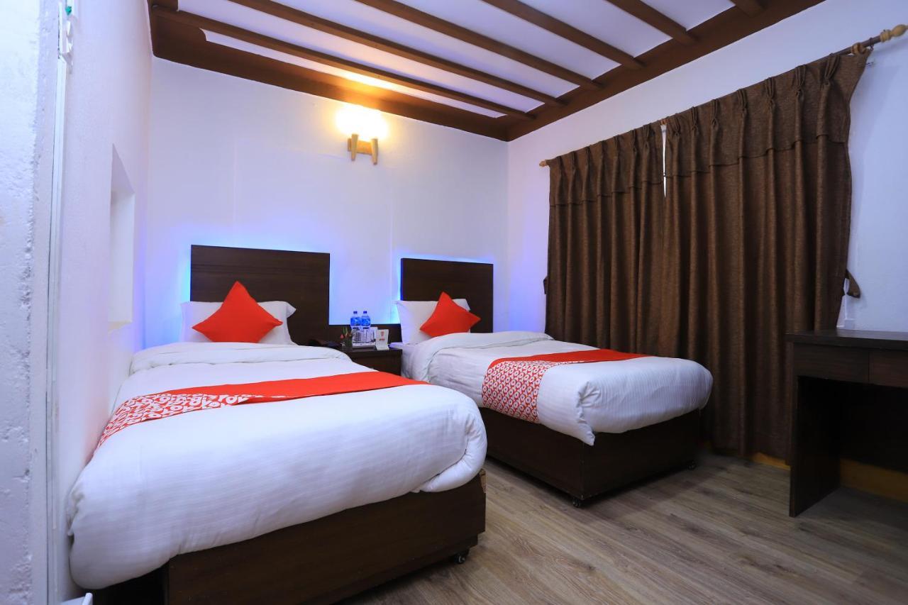 Oyo 591 Hotel Blue Moon Dharampur Kültér fotó