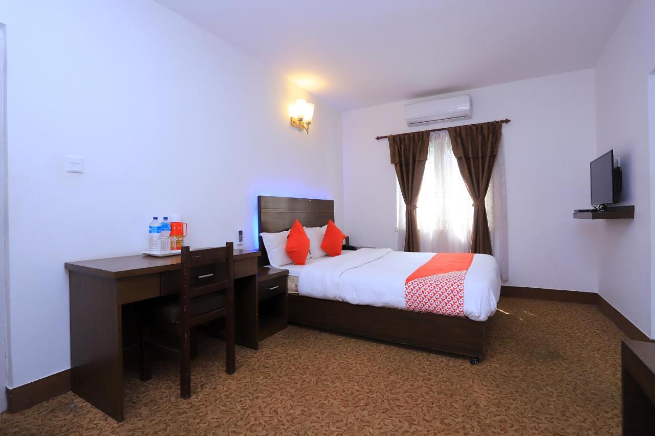 Oyo 591 Hotel Blue Moon Dharampur Kültér fotó