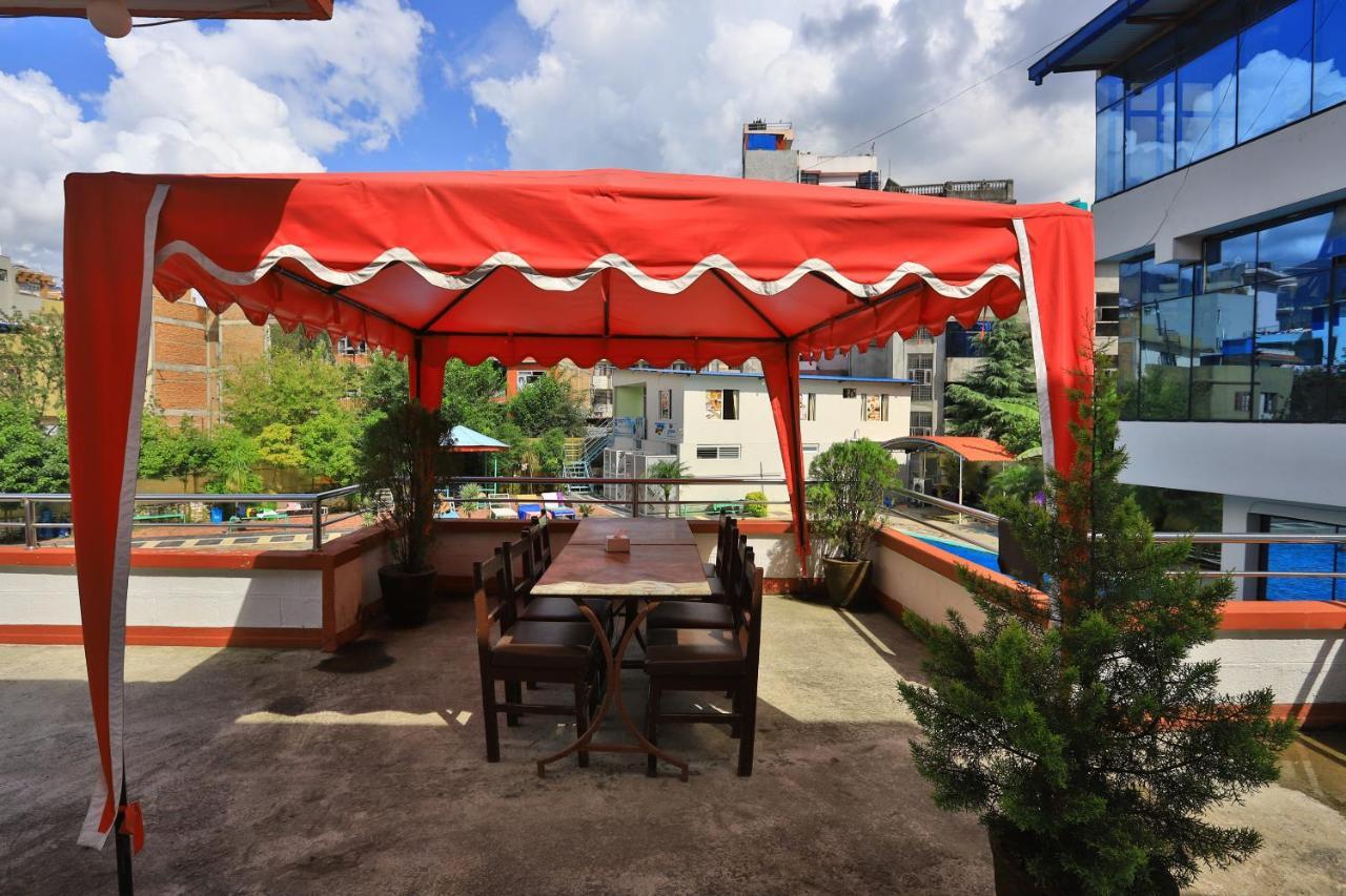 Oyo 591 Hotel Blue Moon Dharampur Kültér fotó