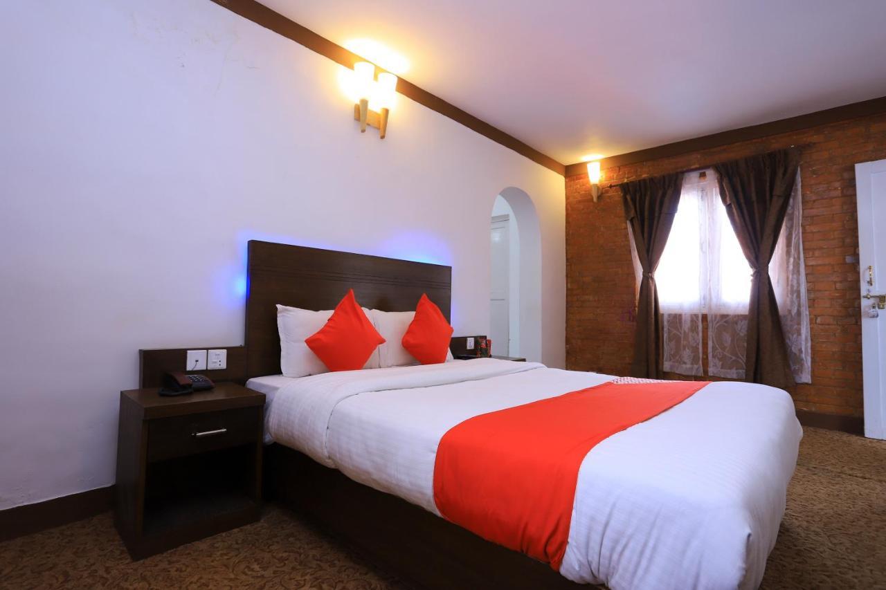 Oyo 591 Hotel Blue Moon Dharampur Kültér fotó