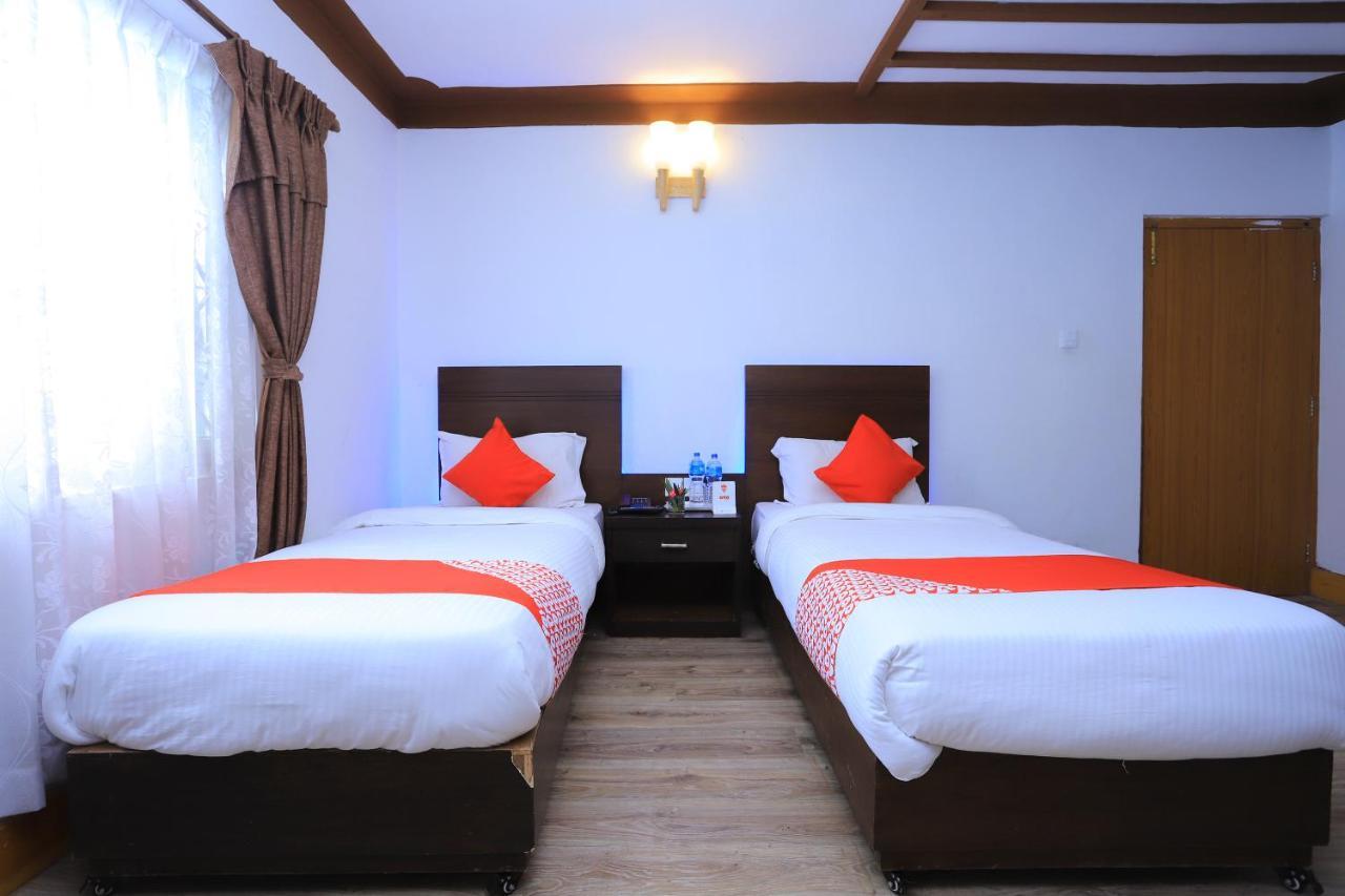 Oyo 591 Hotel Blue Moon Dharampur Kültér fotó