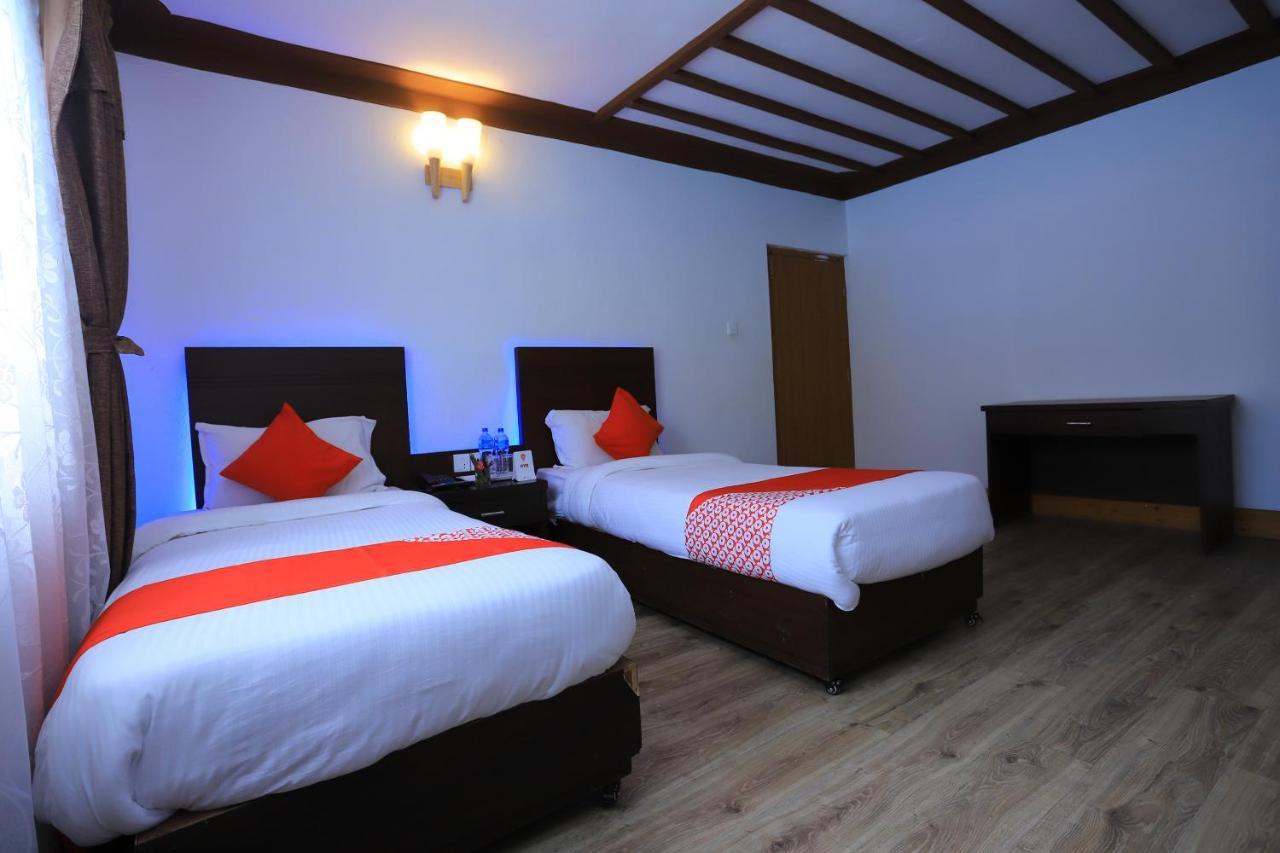 Oyo 591 Hotel Blue Moon Dharampur Kültér fotó