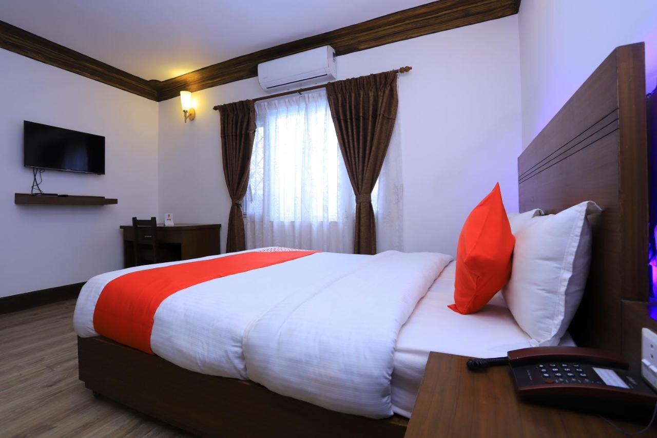 Oyo 591 Hotel Blue Moon Dharampur Kültér fotó