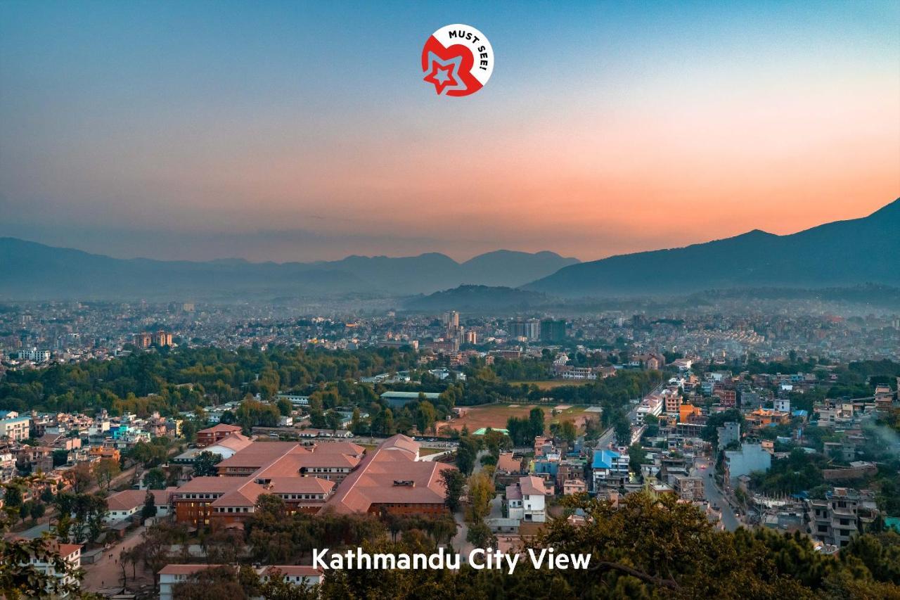Oyo 591 Hotel Blue Moon Dharampur Kültér fotó